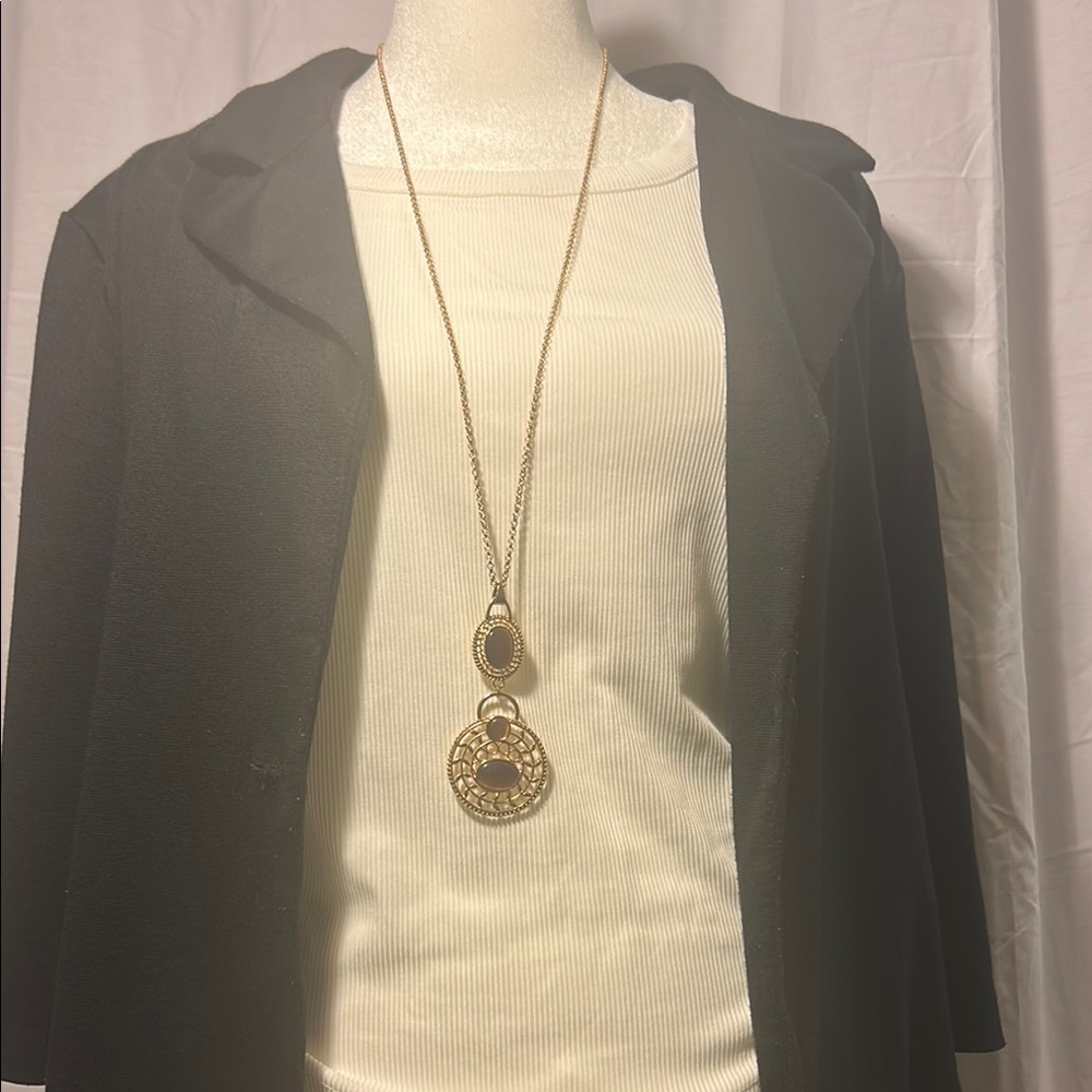 Elegant Gold and Brown Pendant Necklace